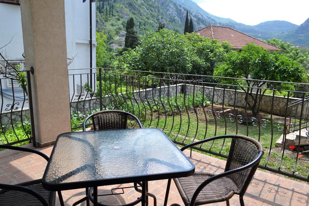 Apartments Villa Marta - Begovic Kotor Eksteriør billede